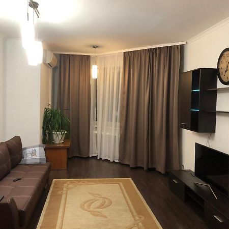Затишна 2Х Кімнатна Квартира Біля Метро Академмістечко Kiew Exterior foto