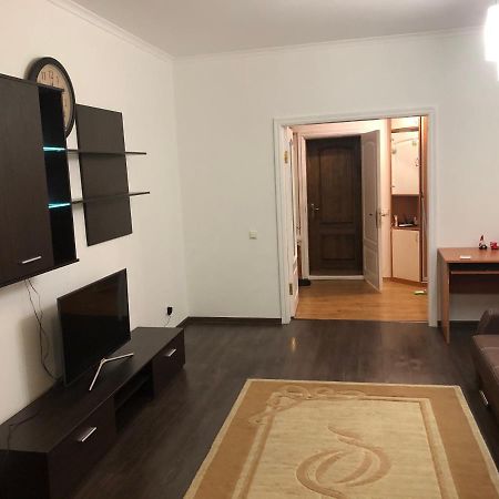 Затишна 2Х Кімнатна Квартира Біля Метро Академмістечко Kiew Exterior foto