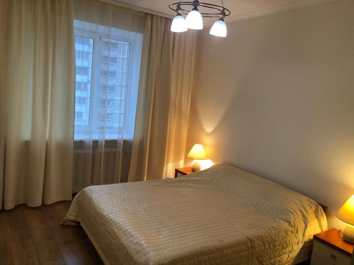 Затишна 2Х Кімнатна Квартира Біля Метро Академмістечко Kiew Exterior foto