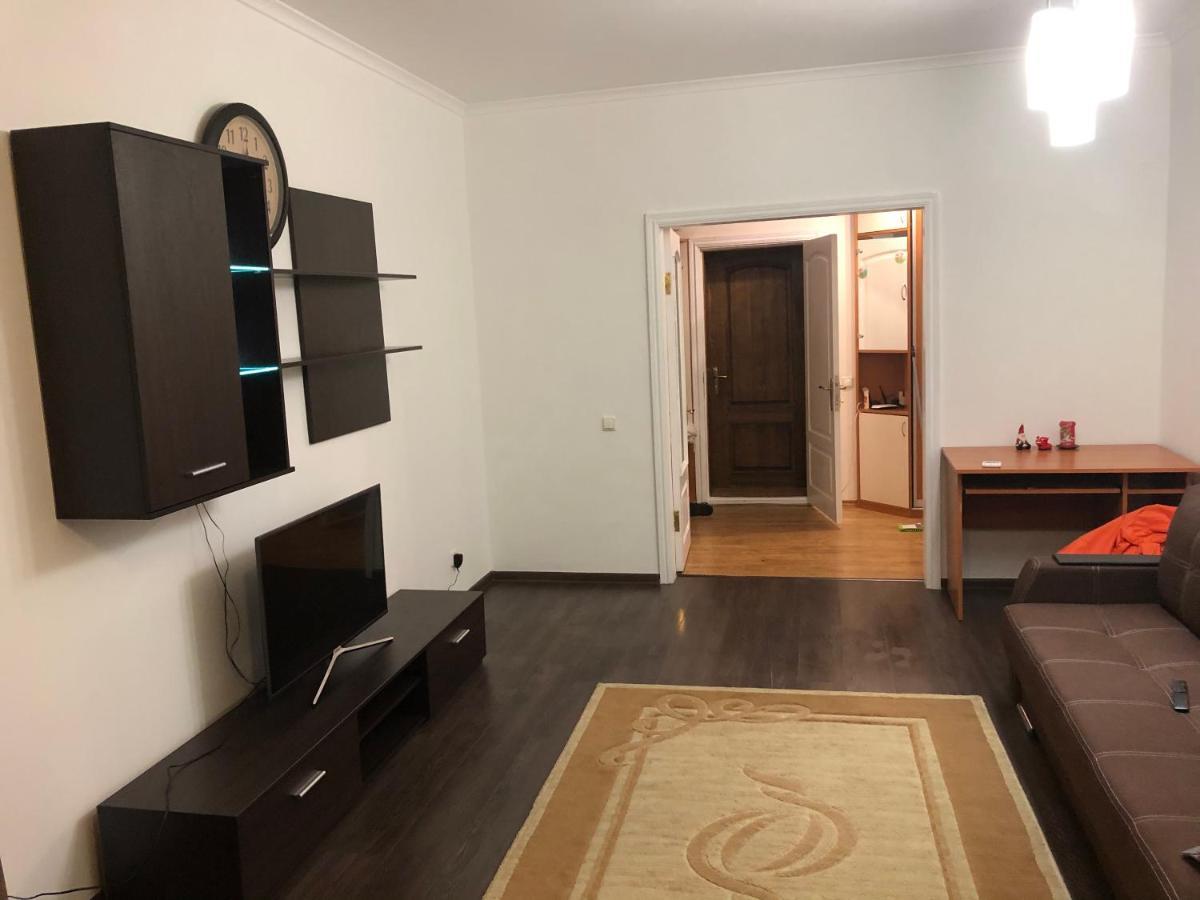 Затишна 2Х Кімнатна Квартира Біля Метро Академмістечко Kiew Exterior foto