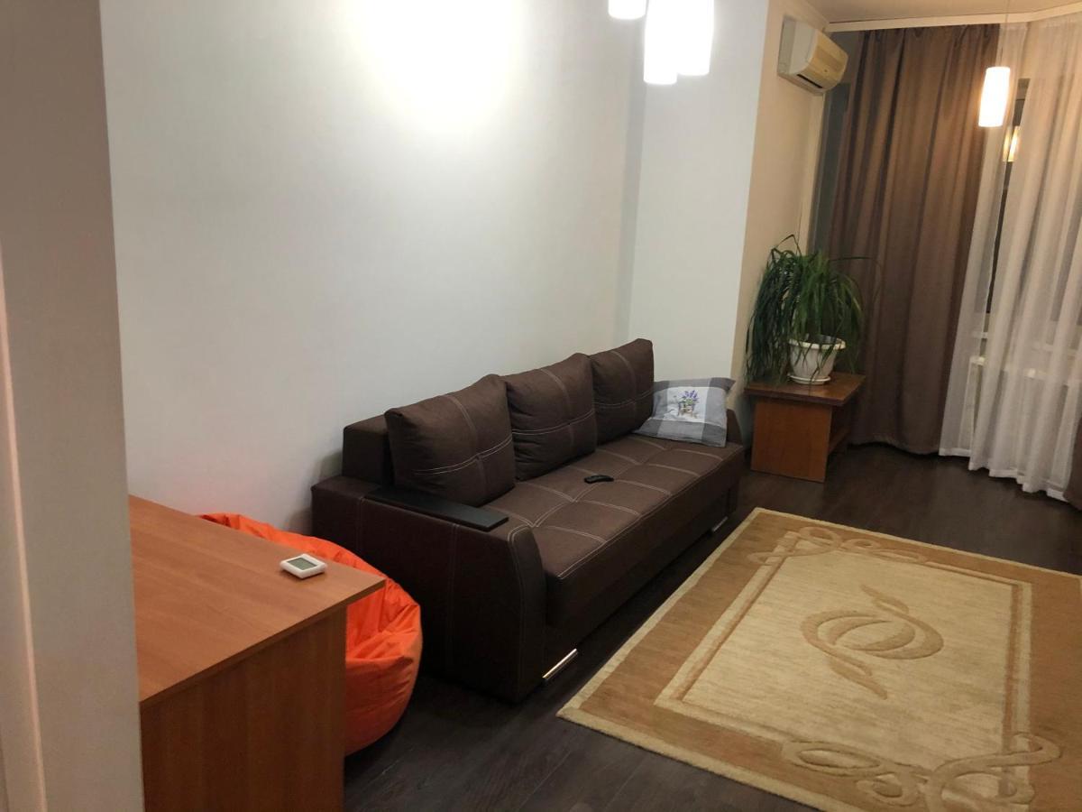 Затишна 2Х Кімнатна Квартира Біля Метро Академмістечко Kiew Exterior foto